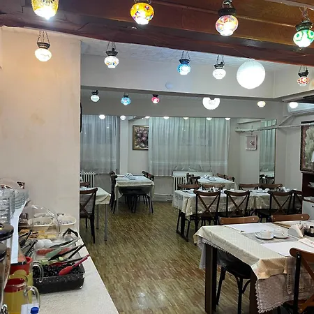 Paris Hotel 2*