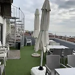 Ξενοδοχείο Paris 2*