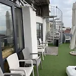 Paris 2*