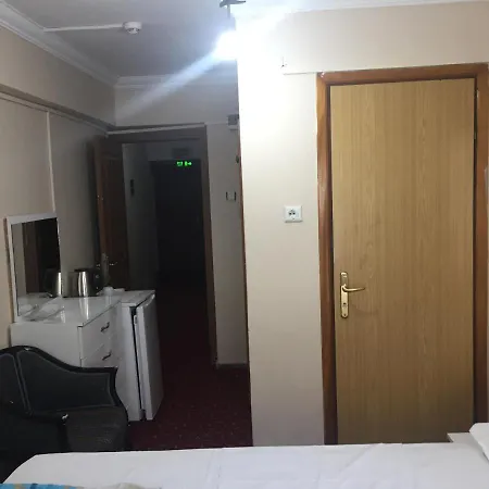 Paris Hotel 2*